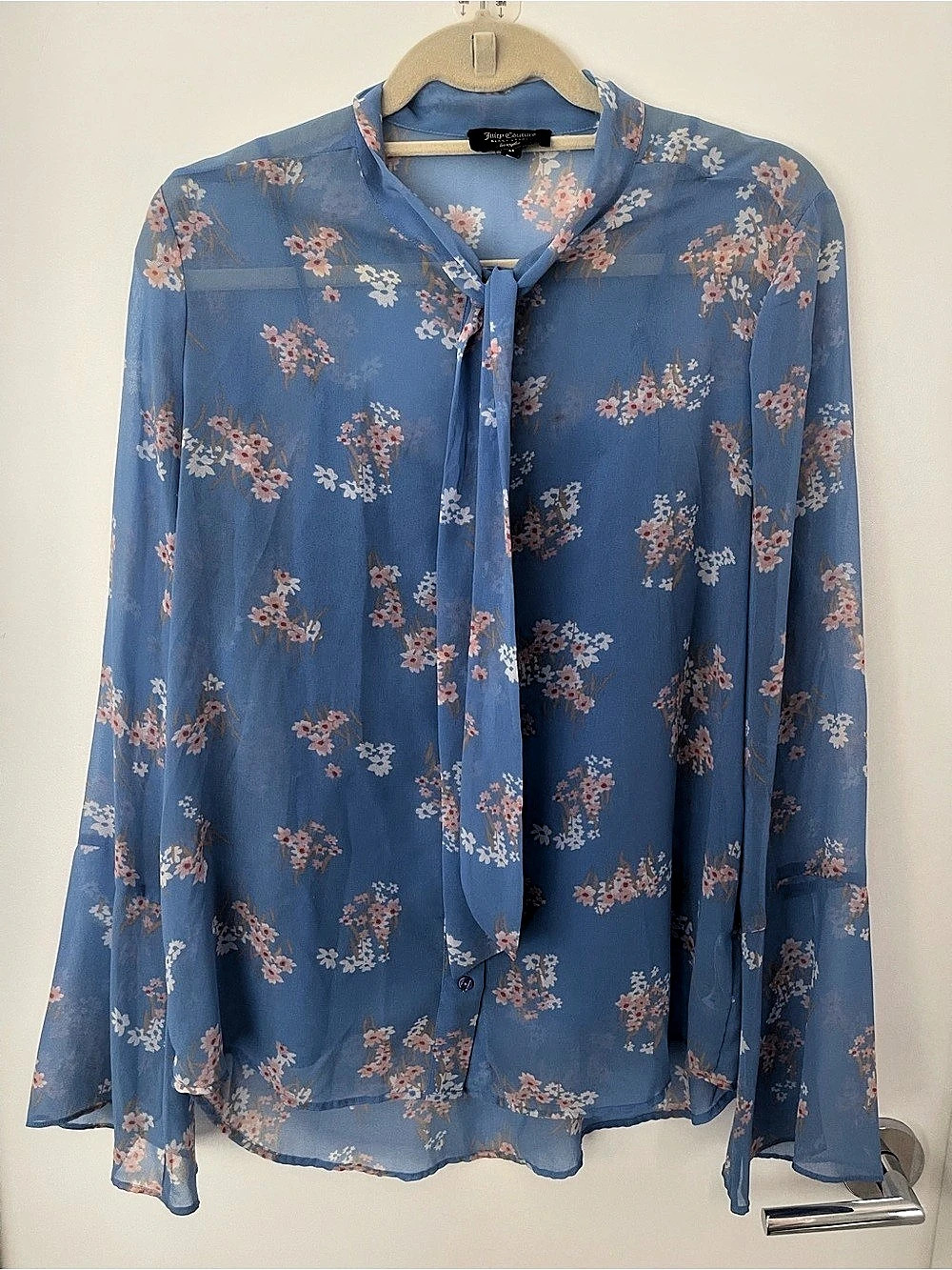 Juicy Couture Floral Blouse in Blue & Pink Size Medium Like New